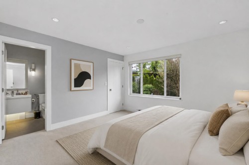 2999 Larson Road, North Vancouver, BC - Indoor Photo Showing Bedroom