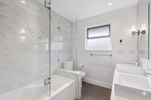 2999 Larson Road, North Vancouver, BC - Indoor Photo Showing Bathroom