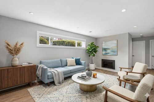 2999 Larson Road, North Vancouver, BC - Indoor Photo Showing Living Room