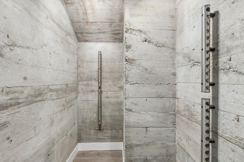 2999 Larson Road, North Vancouver, BC - Indoor Photo Showing Bathroom