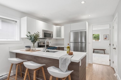 2999 Larson Road, North Vancouver, BC - Indoor Photo Showing Kitchen