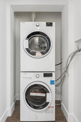 2999 Larson Road, North Vancouver, BC - Indoor Photo Showing Laundry Room