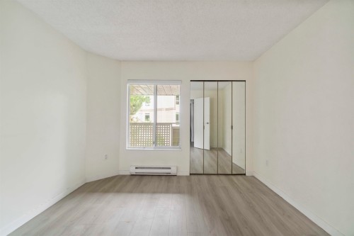218-7591 Moffatt Road, Richmond, BC - Indoor Photo Showing Other Room