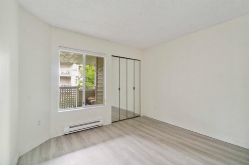 218-7591 Moffatt Road, Richmond, BC - Indoor Photo Showing Other Room