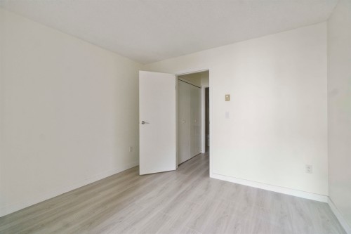 218-7591 Moffatt Road, Richmond, BC - Indoor Photo Showing Other Room