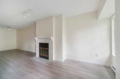 218-7591 Moffatt Road, Richmond, BC - Indoor With Fireplace