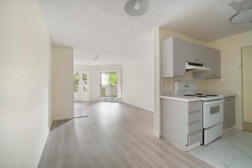 218-7591 Moffatt Road, Richmond, BC - Indoor Photo Showing Kitchen