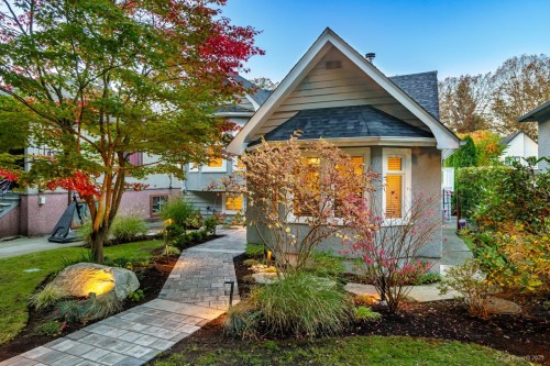 855 22Nd Avenue E, Vancouver, BC 