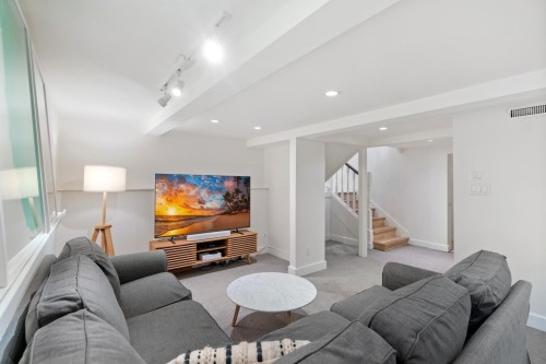 855 22Nd Avenue E, Vancouver, BC 