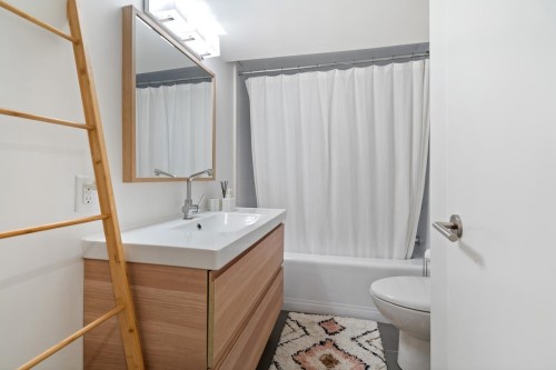 855 22Nd Avenue E, Vancouver, BC 