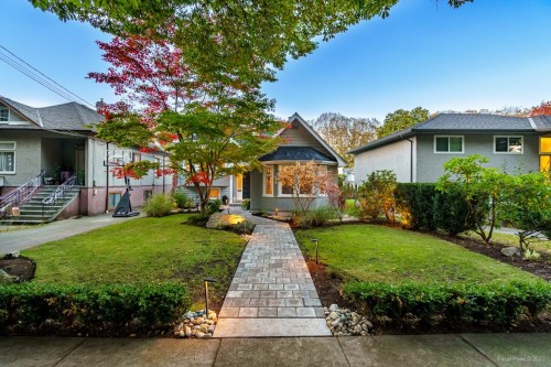 855 22Nd Avenue E, Vancouver, BC 