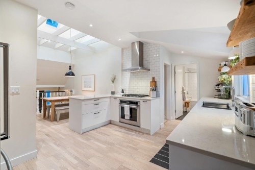 855 22Nd Avenue E, Vancouver, BC 
