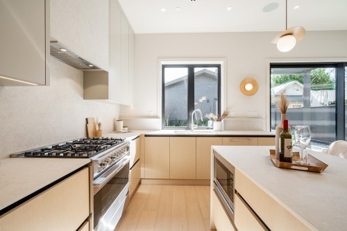 2-372 37Th Avenue E, Vancouver, BC 