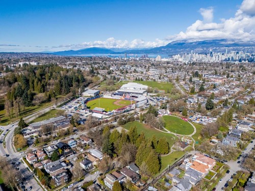 2-372 37Th Avenue E, Vancouver, BC 