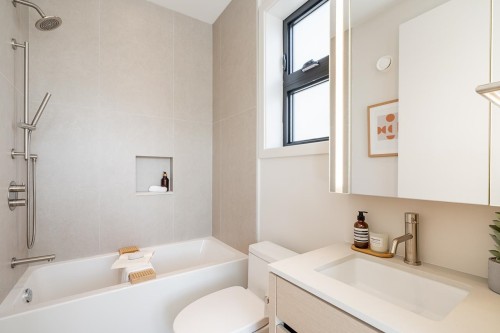2-372 37Th Avenue E, Vancouver, BC 