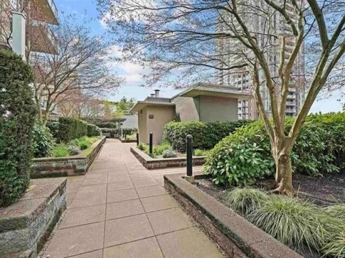 607-3008 Glen Drive, Coquitlam, BC 