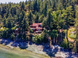 7911 Bedwell Drive Pender Island, BC V0N 2M2
