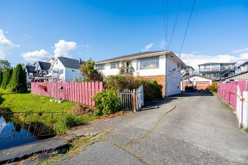 343 Pembina Street  New Westminster, BC V3M 5J5