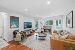 202-1738 Frances Street  Vancouver, BC V5L 1Z6