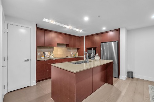 164 13Th Street W, North Vancouver, BC 