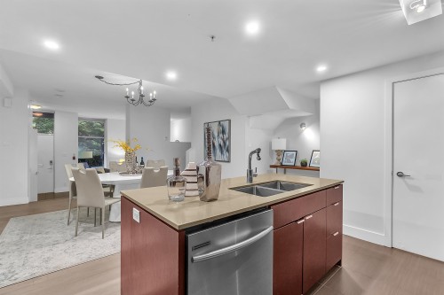 164 13Th Street W, North Vancouver, BC 