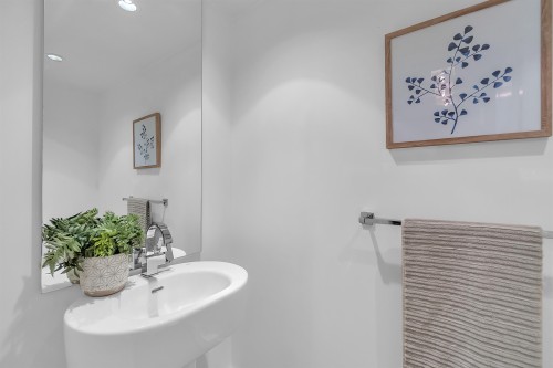 164 13Th Street W, North Vancouver, BC 