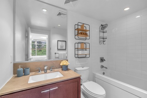 164 13Th Street W, North Vancouver, BC 