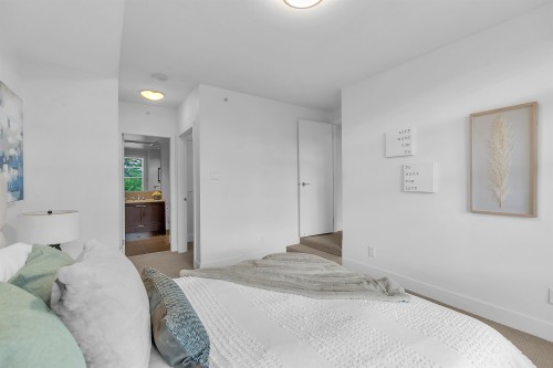 164 13Th Street W, North Vancouver, BC 