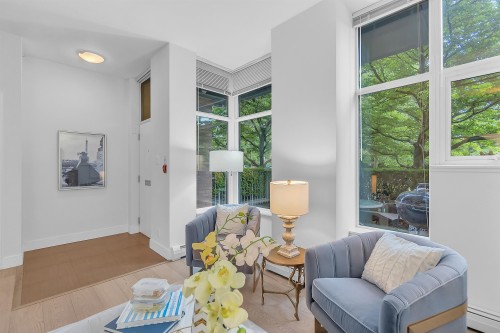 164 13Th Street W, North Vancouver, BC 
