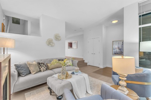 164 13Th Street W, North Vancouver, BC 
