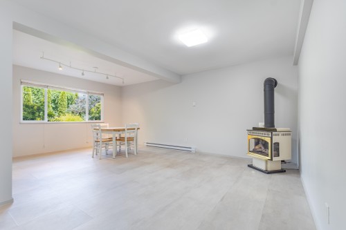 5714 Trail Avenue, Sechelt, BC - Indoor