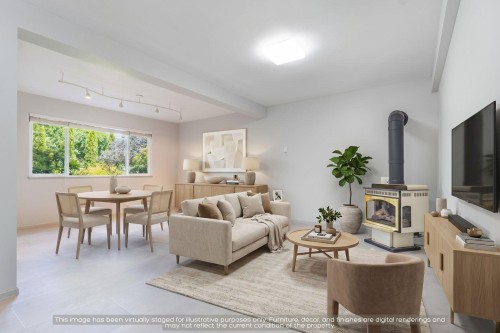 5714 Trail Avenue, Sechelt, BC - Indoor Photo Showing Living Room