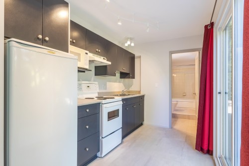 5714 Trail Avenue, Sechelt, BC - Indoor Photo Showing Kitchen