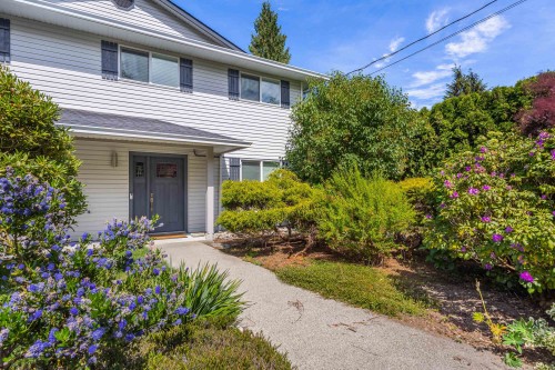 5714 Trail Avenue, Sechelt, BC - Outdoor