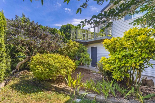 5714 Trail Avenue, Sechelt, BC - Outdoor