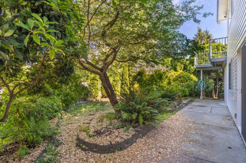 5714 Trail Avenue, Sechelt, BC - Outdoor
