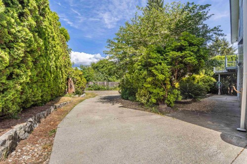 5714 Trail Avenue, Sechelt, BC - Outdoor