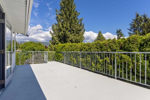 5714 Trail Avenue, Sechelt, BC - Outdoor