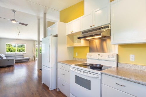 5714 Trail Avenue, Sechelt, BC - Indoor Photo Showing Kitchen