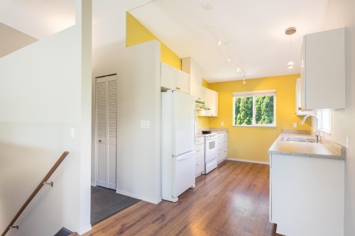 5714 Trail Avenue, Sechelt, BC - Indoor Photo Showing Kitchen