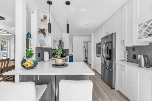 8-2425 Edgemont Boulevard, North Vancouver, BC 