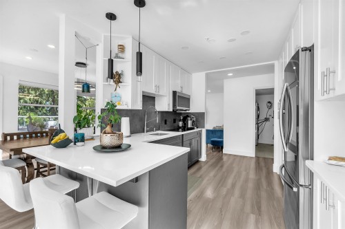 8-2425 Edgemont Boulevard, North Vancouver, BC 