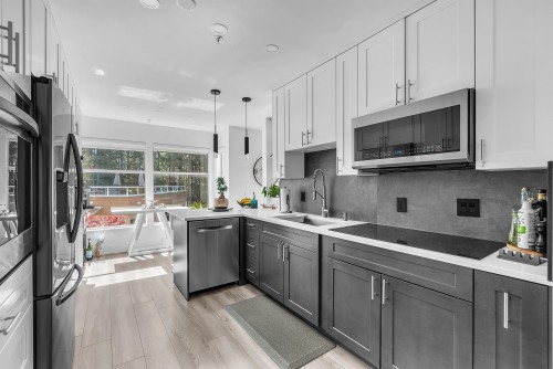 8-2425 Edgemont Boulevard, North Vancouver, BC 
