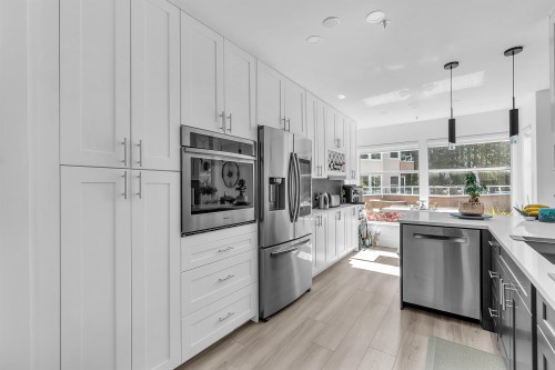 8-2425 Edgemont Boulevard, North Vancouver, BC 