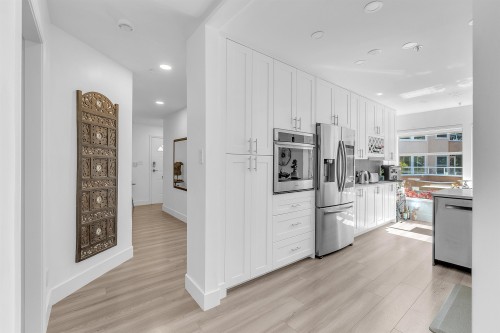 8-2425 Edgemont Boulevard, North Vancouver, BC 