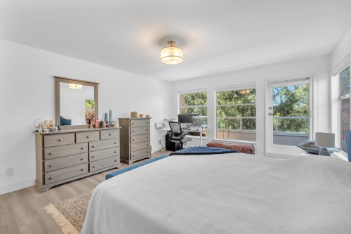 8-2425 Edgemont Boulevard, North Vancouver, BC 