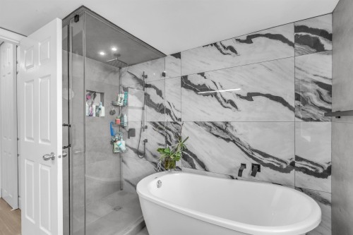 8-2425 Edgemont Boulevard, North Vancouver, BC 