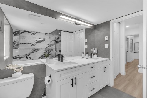 8-2425 Edgemont Boulevard, North Vancouver, BC 