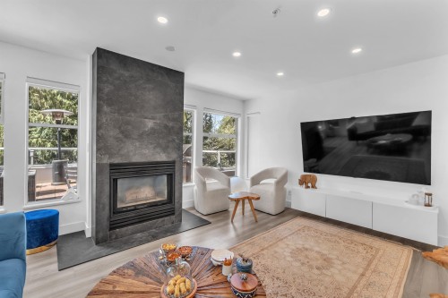 8-2425 Edgemont Boulevard, North Vancouver, BC 
