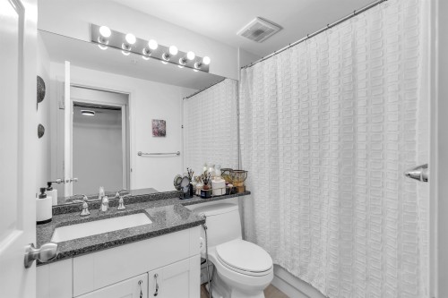 8-2425 Edgemont Boulevard, North Vancouver, BC 